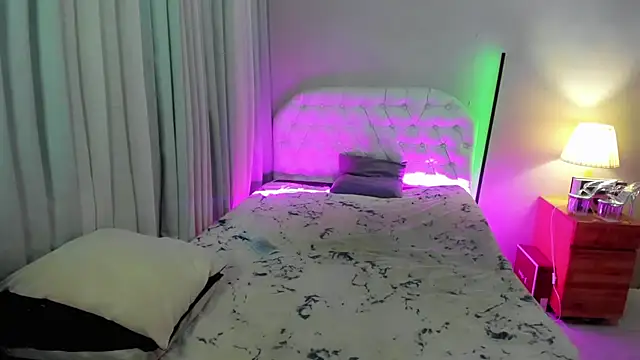 Lush_Aura22 webcam