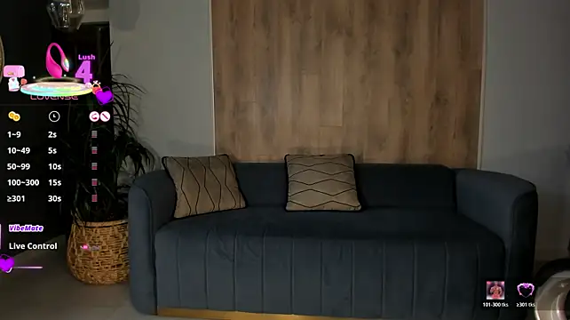 MaryLewis_ webcam