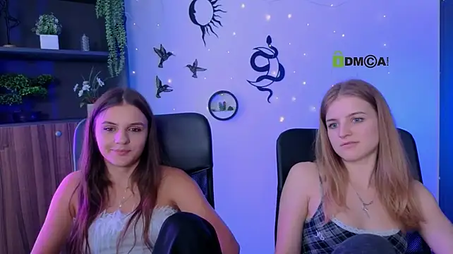 lisa_dark_ webcam