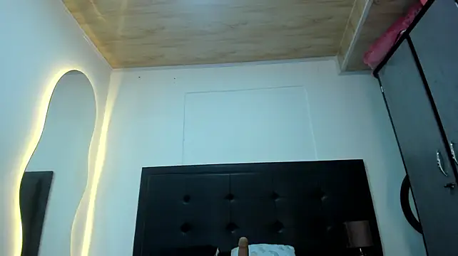 BustyGlow webcam