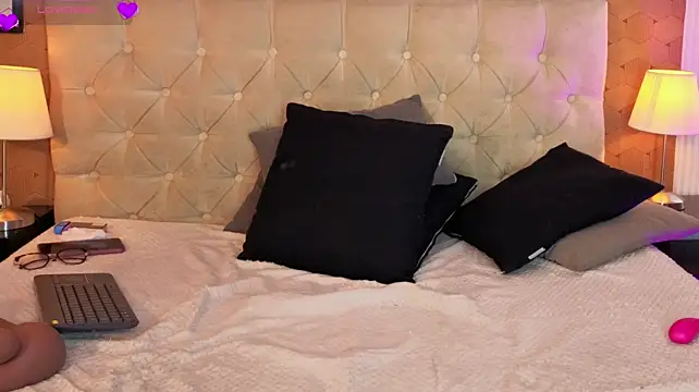 Isabella_cherry69 webcam