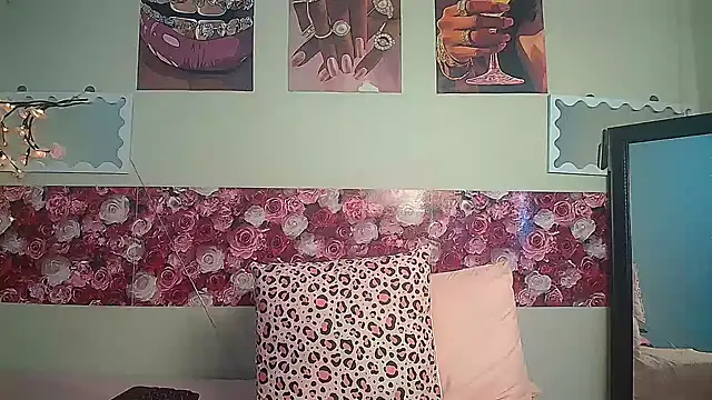 EnchantingLisa webcam
