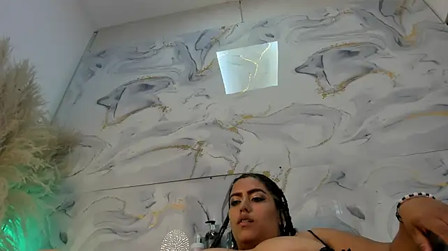 AmbarBrownn1_ webcam