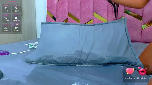 hornyhousekeeper_ webcam