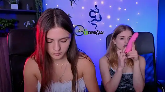 lisa_dark_ webcam