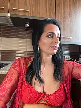 Hotmomcheckk