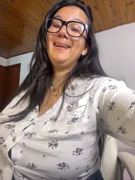 SWEETLILY18 webcam