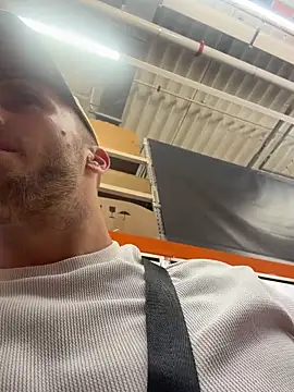 Johnytrain live cam on StripChat