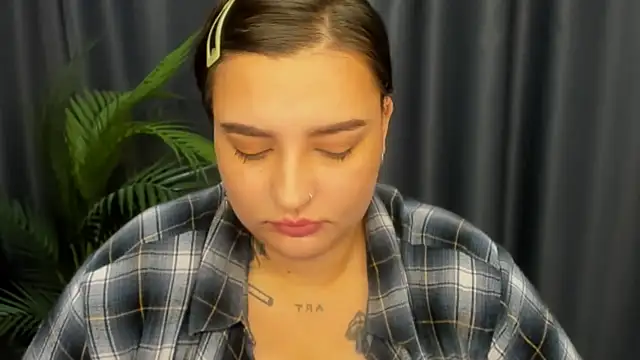 NikkiSummer webcam