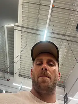 Johnytrain live cam on StripChat