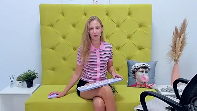 LolaWilsons webcam
