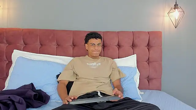 Lois_stone webcam
