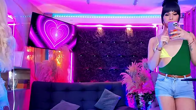 Queens_Wonders_Blonders live sex cam