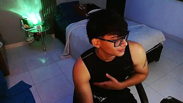 Mr_yisuzz webcam
