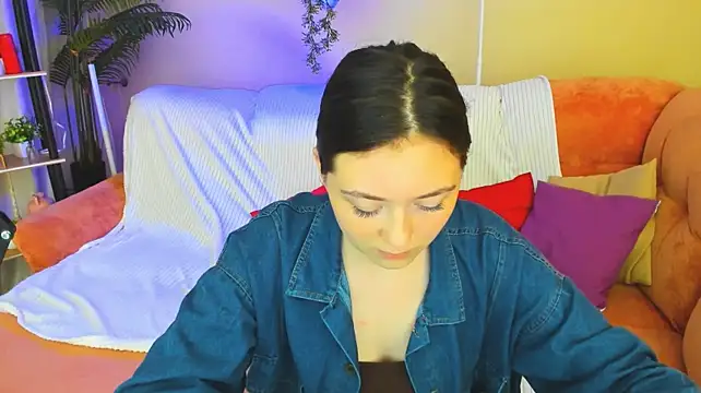 AlluringLookk live cam on StripChat