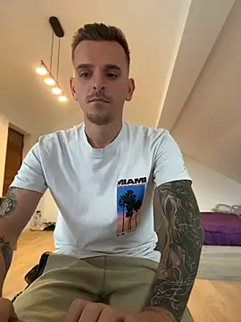 Huge_cock22cm live cam on StripChat