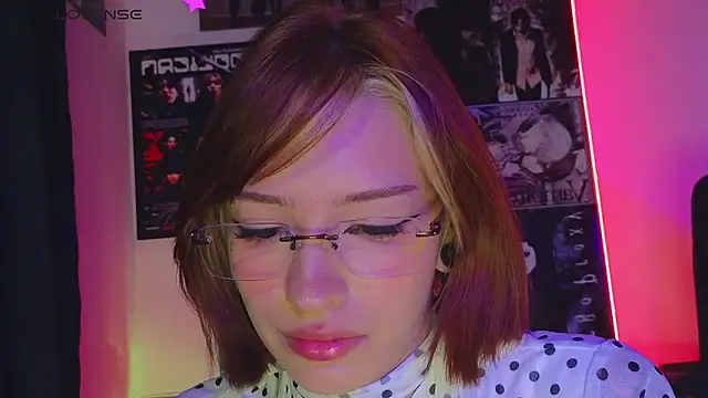 Moonlightt_21 webcam