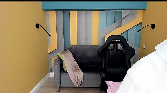EllaLong webcam