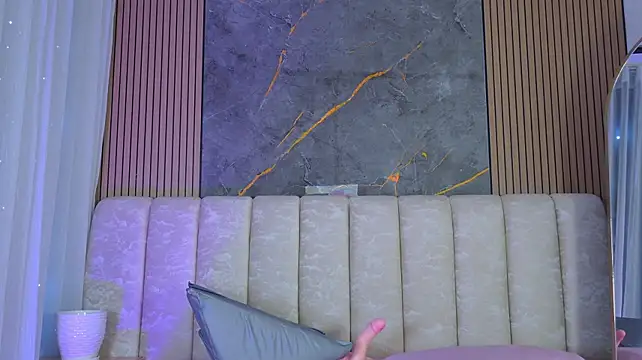 mia_scot webcam