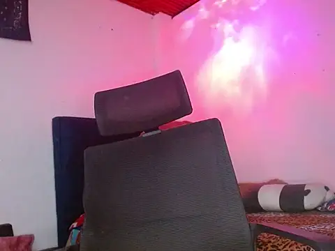 Scarlett_crastrawberry webcam