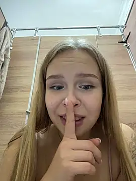 liza_risky (F young) - Hi hi shaking boobs in men toilet