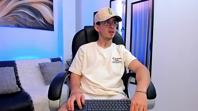 Tommas_Jhonson webcam