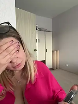 KimEvanss webcam