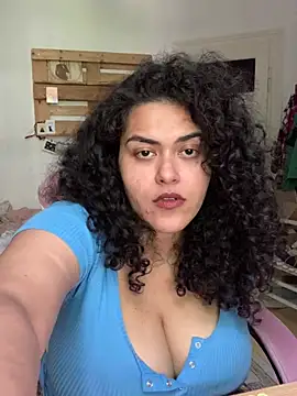 Curvydesifromgermany webcam
