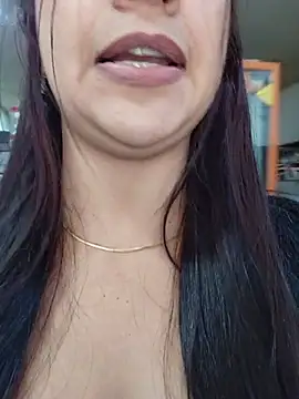 Layla-daring webcam