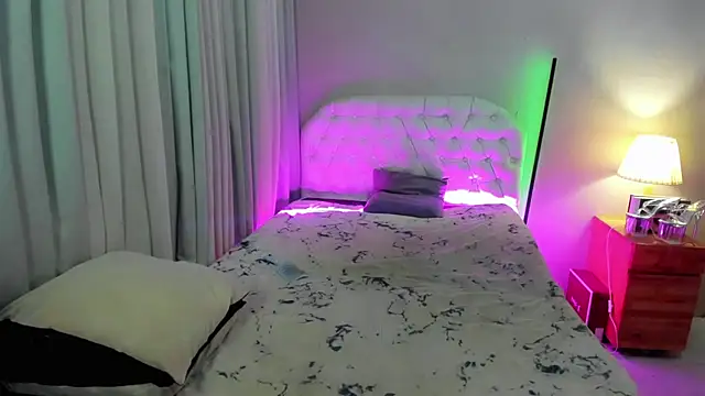 Lush_Aura22 webcam