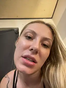 Shelly-Marie webcam