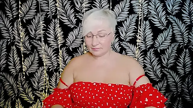Olivia_playful blonde MILF cam girl