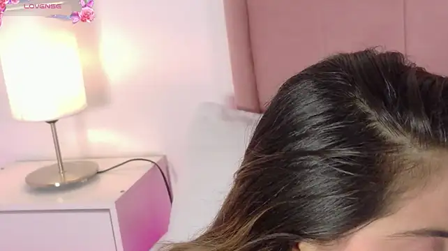 MoollyLove live cam on StripChat