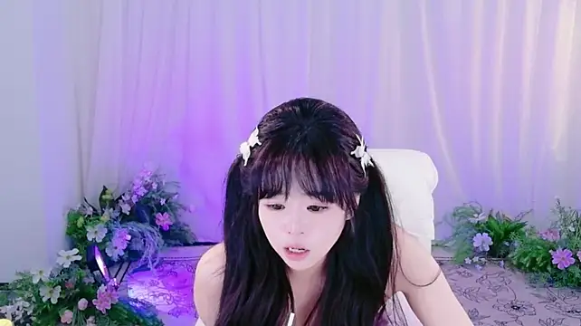 xiaoxie-yes live cam on StripChat