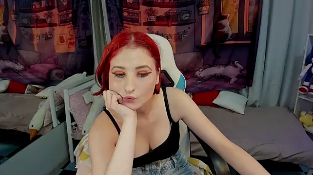 KiraElwood webcam