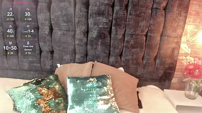 Issa_Milf__ live sex cam