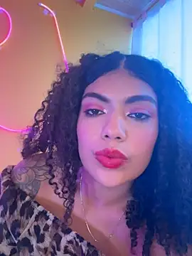 Morenayaa live cam on StripChat