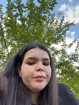 SnowWhiteSin webcam