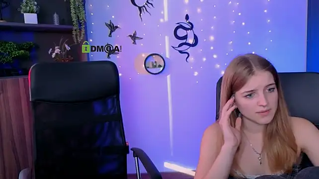 lisa_dark_ webcam