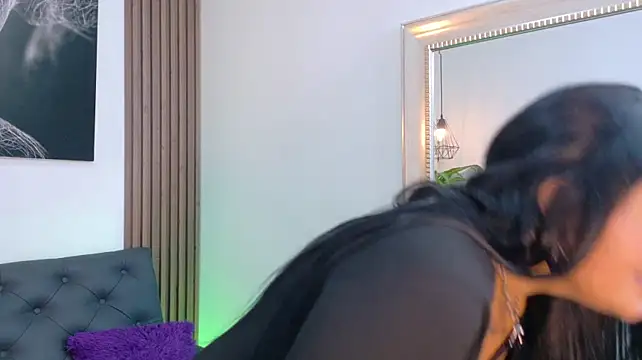 Queen_Curvy01 webcam