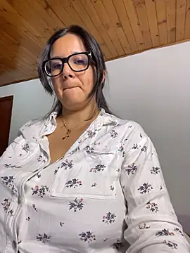 sweetlily18 (F milf) - oil on my tits + bounce