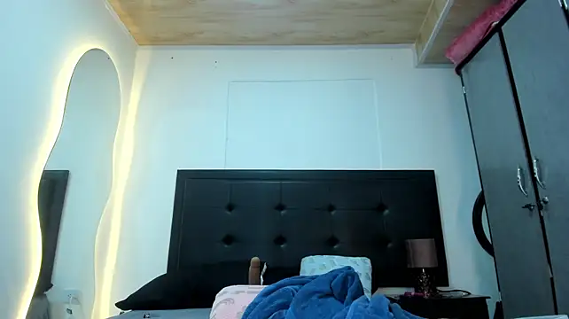 BustyGlow webcam
