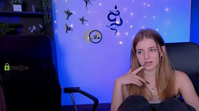 lisa_dark_ webcam