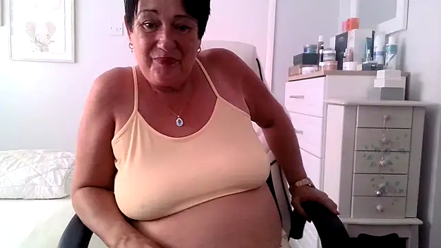 NaughtyNessa53xx webcam