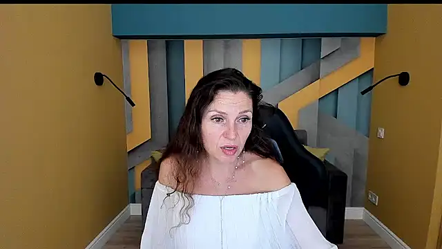 EllaLong live cam on StripChat