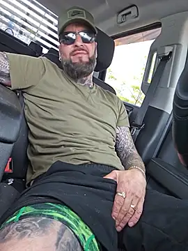 Beardedtattood live cam on StripChat