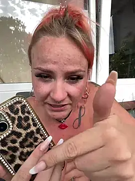 fiebie_licious_ (F young) - Show Pussy 5 min