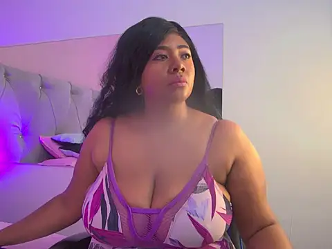KiaraDiazz webcam