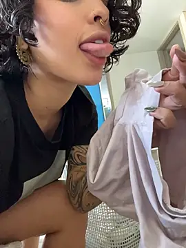 Alice_surprise webcam