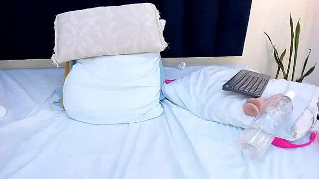 mayaevansmg webcam